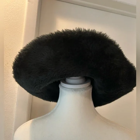 “Fur” Felt winter hat - Picture 6 of 7